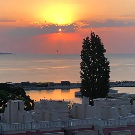 דירה East From Paradise וארנה