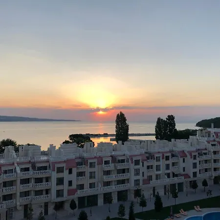 East From Paradise 아파트 *