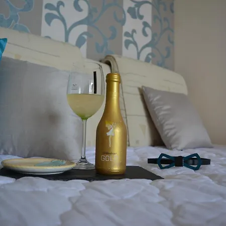 아파트 East From Paradise