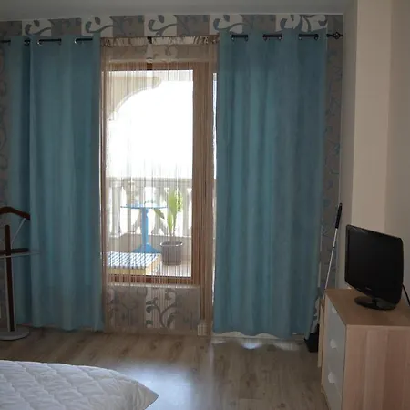 East From Paradise * וארנה