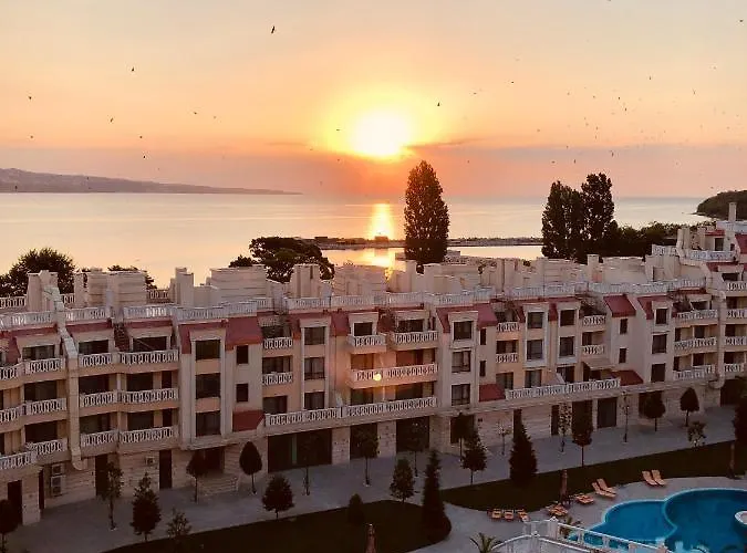 East From Paradise 아파트 *