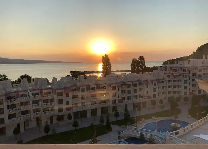 Апартамент East From Paradise