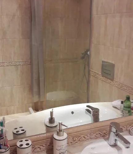 아파트 East From Paradise *