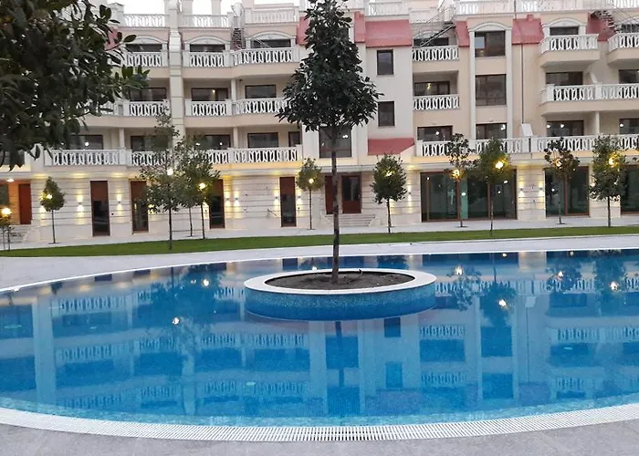 아파트 East From Paradise 바르나