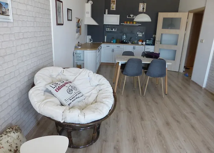 East From Paradise 바르나