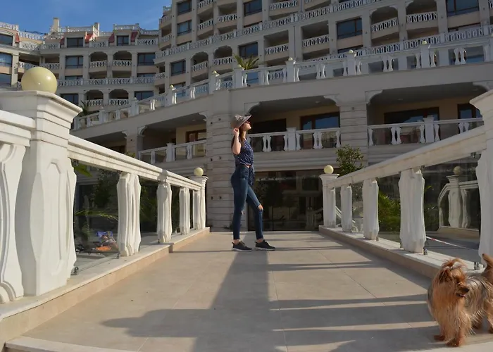 아파트 East From Paradise