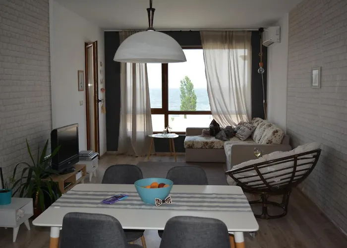 아파트 East From Paradise *