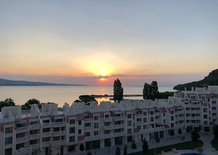 East From Paradise Apartmán *